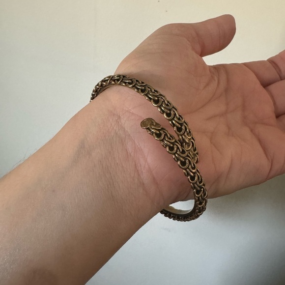 Gold toned snap on costume bracelet - Picture 2 of 6